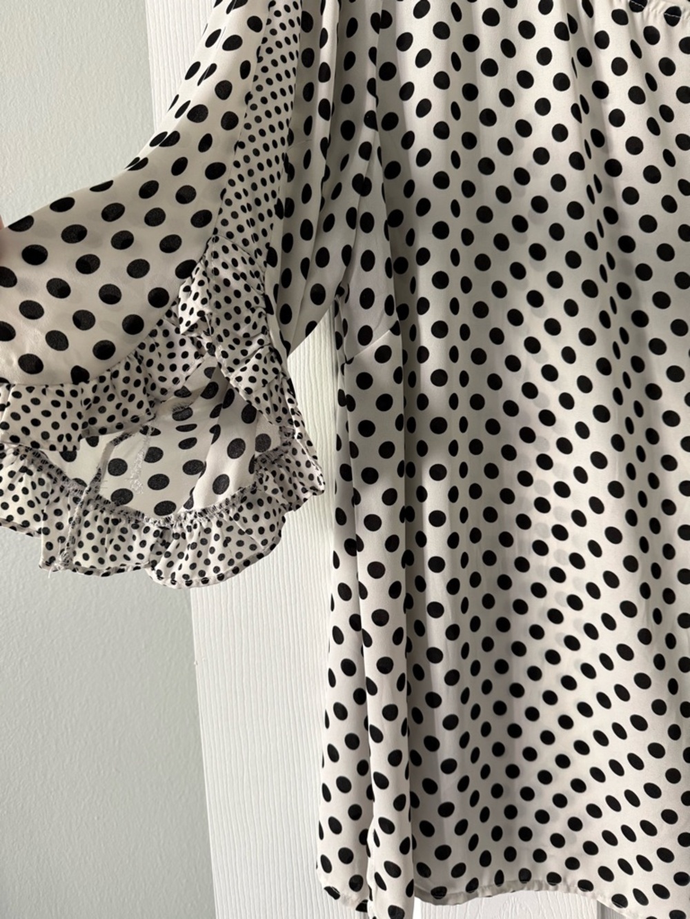 Rose & Olive 3X Blouse 🖤🤍 - Picture 2 of 7